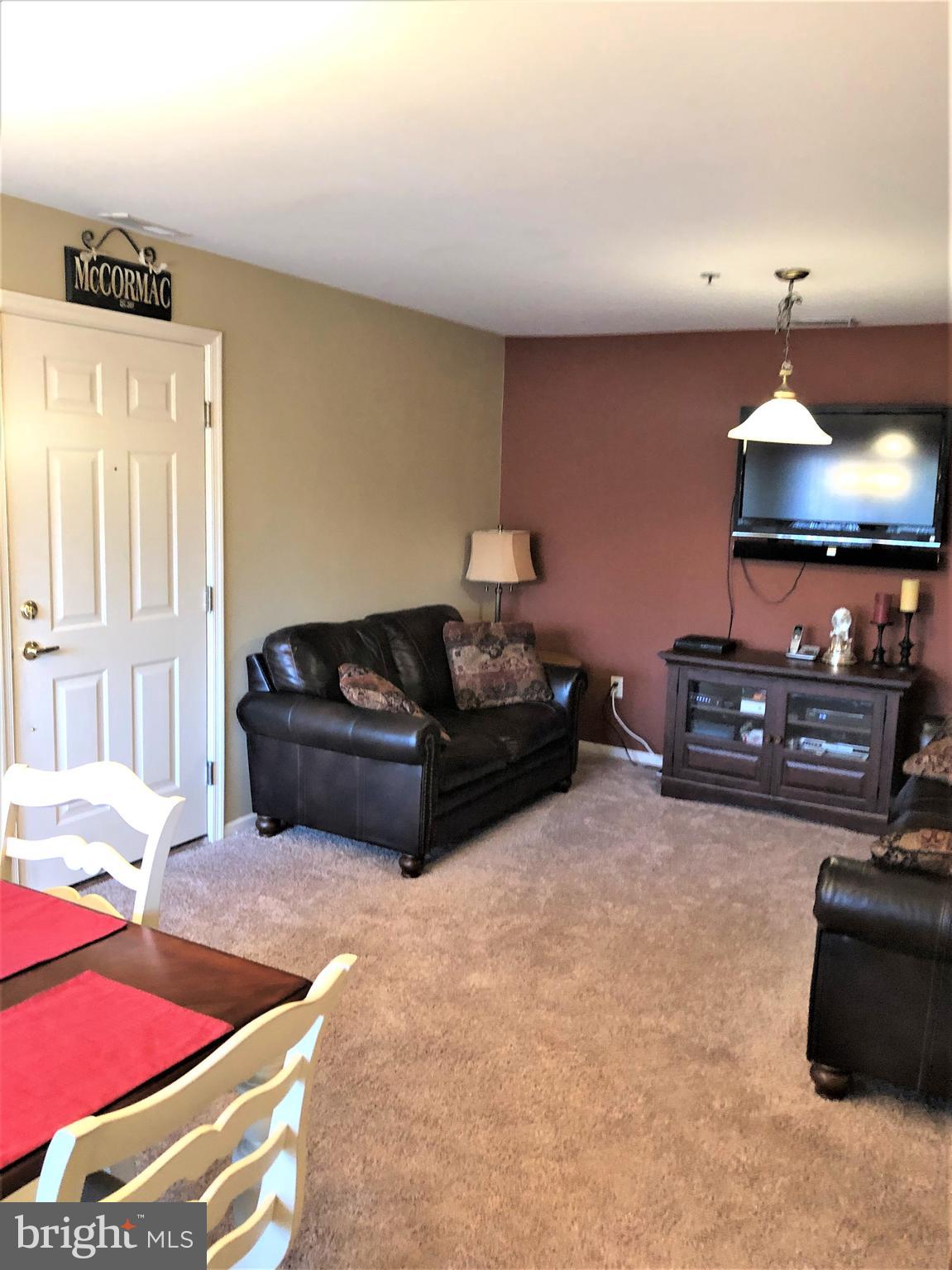 109 Natalie Road Delran, NJ 08075 - Photo 5 of 16 Living Room