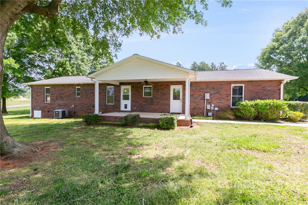 166 Wiggins Road Mooresville, NC 28115 - Photo 4 of 19 Gallery Image 4