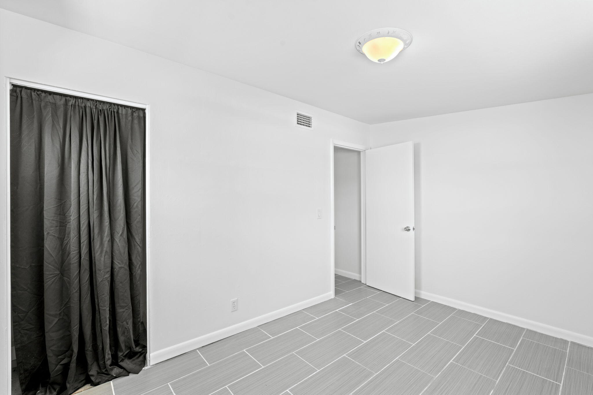 3852 Catalina Road Palm Beach Gardens, FL 33410 - Photo 15 of 48 a view of an empty room