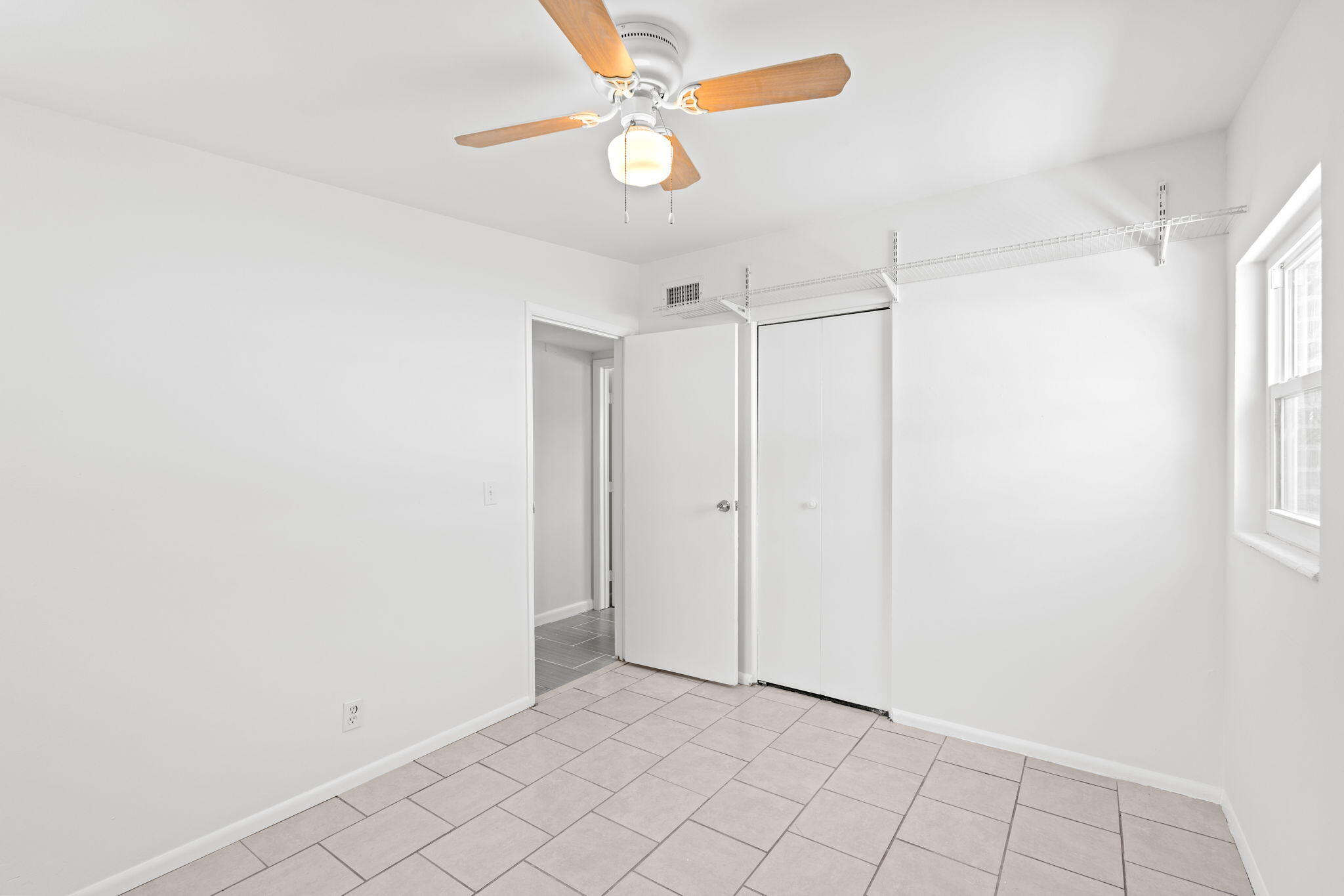 3852 Catalina Road Palm Beach Gardens, FL 33410 - Photo 17 of 48 a view of an empty room