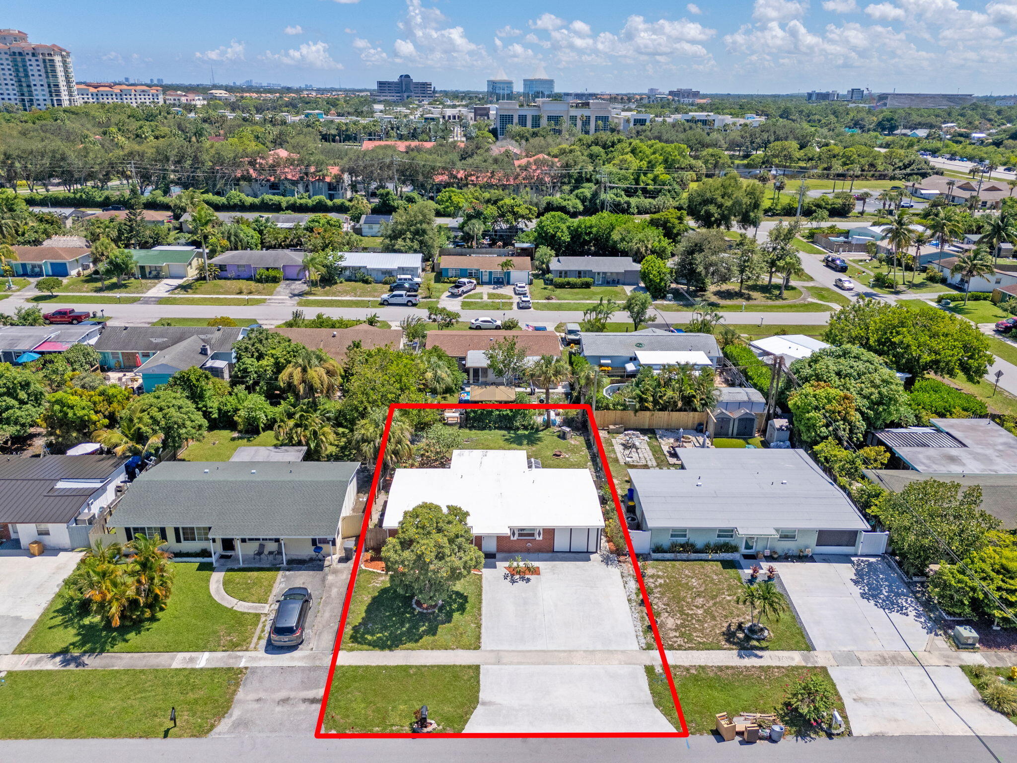 3852 Catalina Road Palm Beach Gardens, FL 33410 - Photo 46 of 48 an aerial view of residential houses with outdoor space and parking