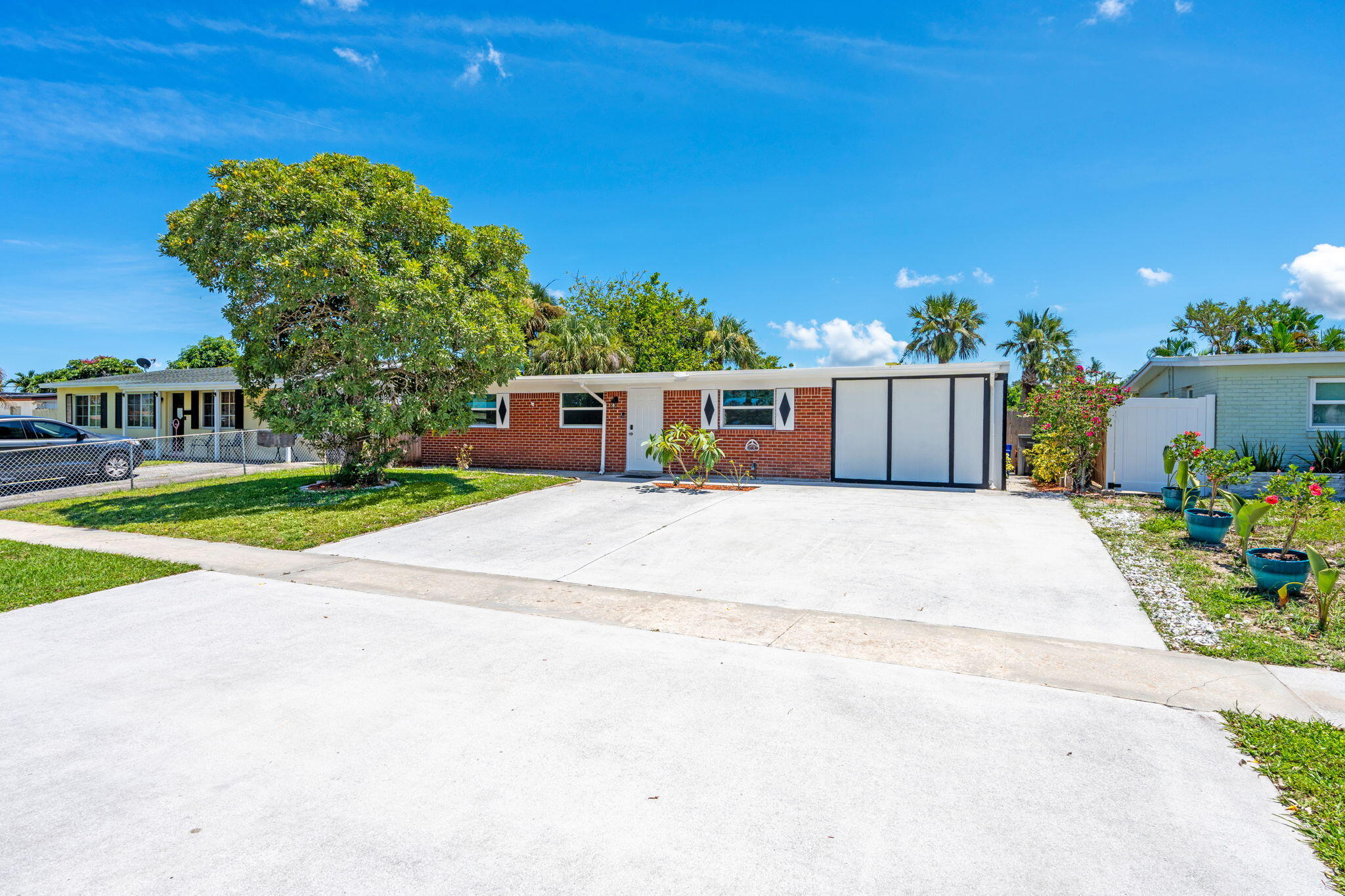 3852 Catalina Road Palm Beach Gardens, FL 33410 - Photo 5 of 48 a view of house with outdoor space and entertaining space
