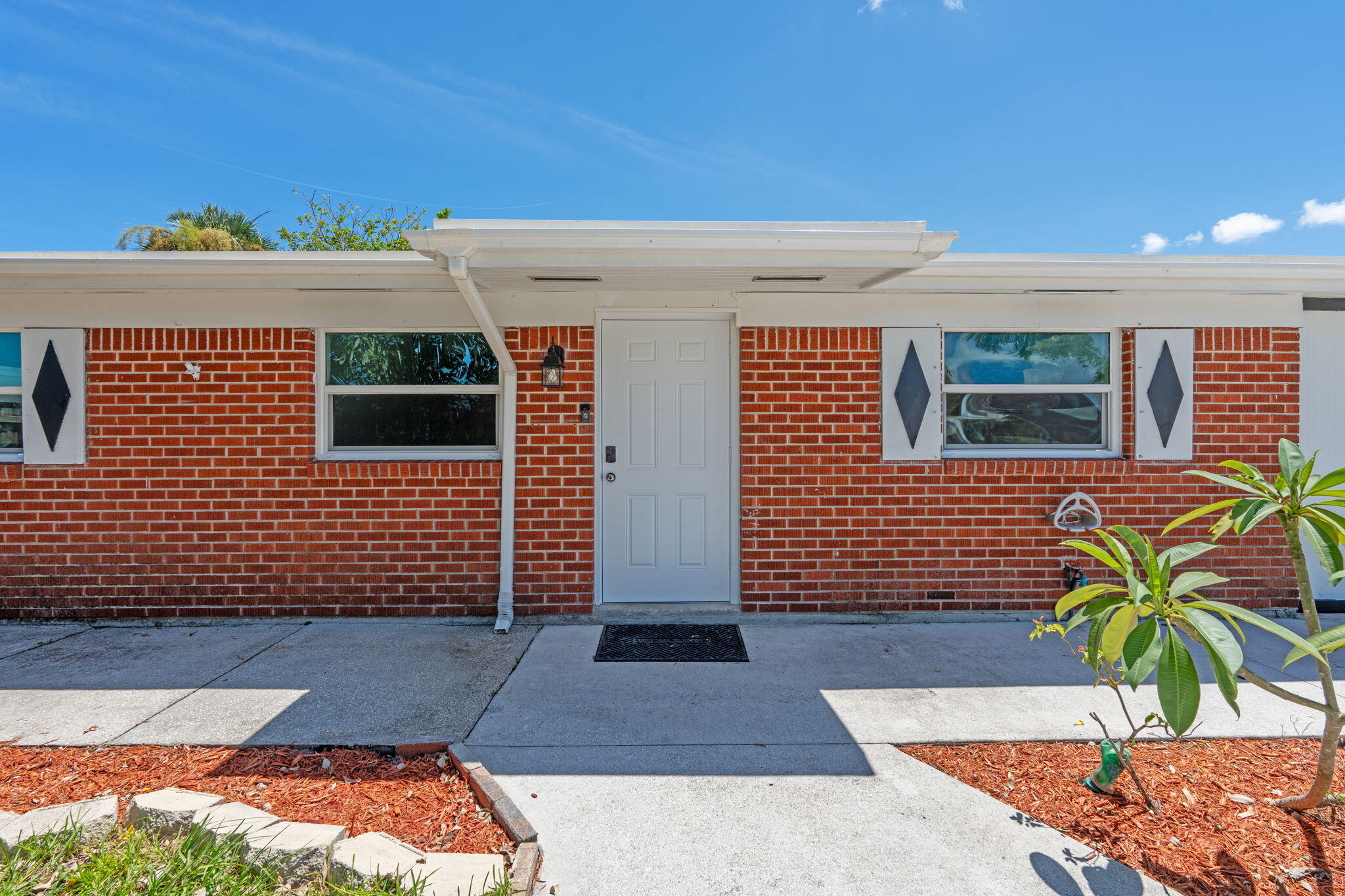 3852 Catalina Road Palm Beach Gardens, FL 33410 - Photo 8 of 48 a view of entryway with a house