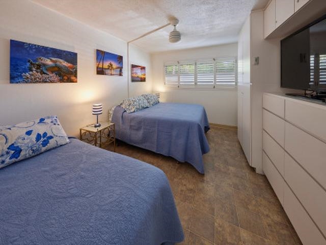 2075 South Kihei Road, Unit 114 Kihei, HI 96753 - Photo 10 of 14 a bedroom with two beds and a flat screen tv