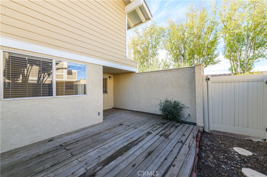 51 Oval Road, Unit 1 Irvine, CA 92604 - Photo 16 of 23 a backyard of a house