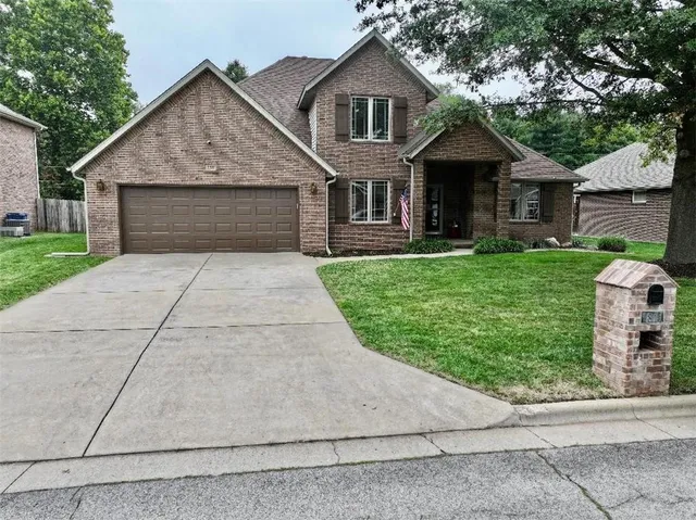 $470,000 | 1811 West Village Lane, Springfield, MO 65807