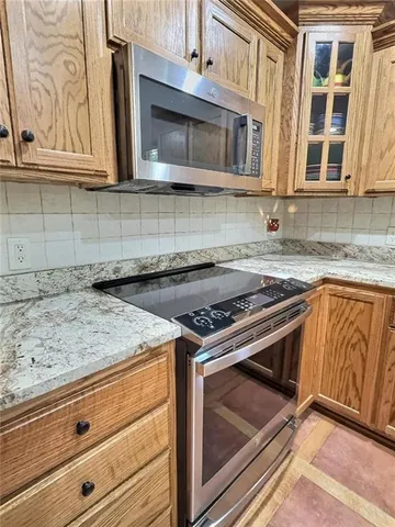 $470,000 | 1811 West Village Lane, Springfield, MO 65807