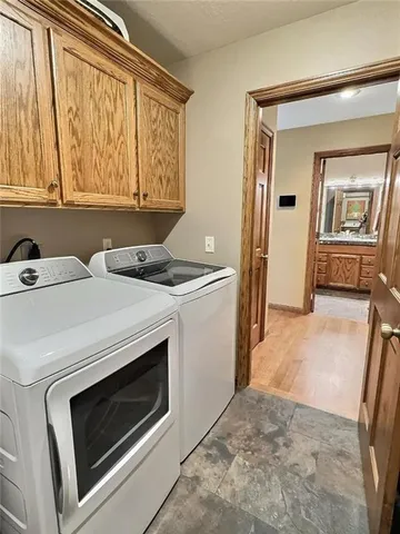 $470,000 | 1811 West Village Lane, Springfield, MO 65807