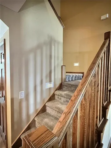 $470,000 | 1811 West Village Lane, Springfield, MO 65807