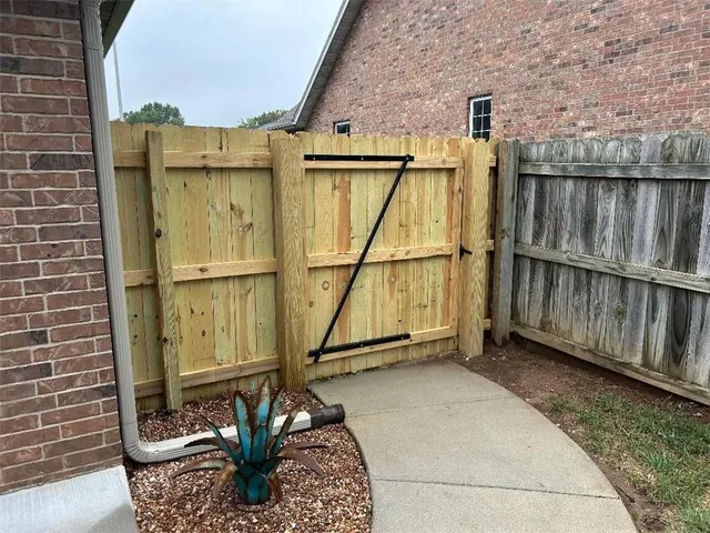 $470,000 | 1811 West Village Lane, Springfield, MO 65807