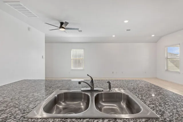 $1,550 | 141 Hammond Court, Jarrell, TX 76537