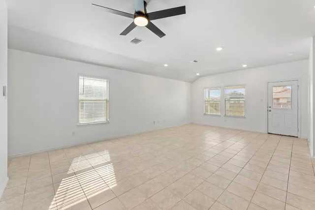 $1,550 | 141 Hammond Court, Jarrell, TX 76537