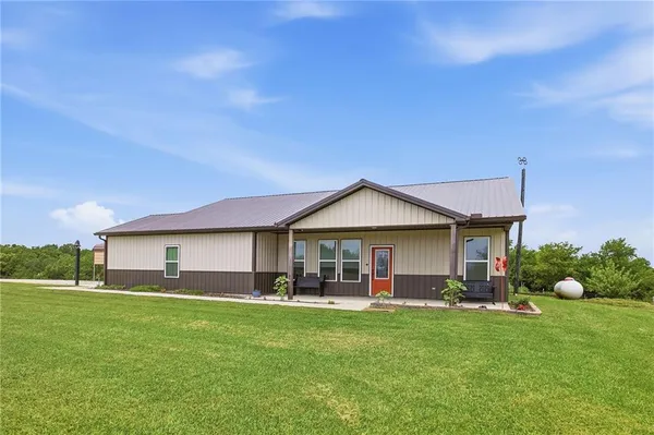 $779,900 | 1389 Northwest 1000 Road, Urich, MO 64788