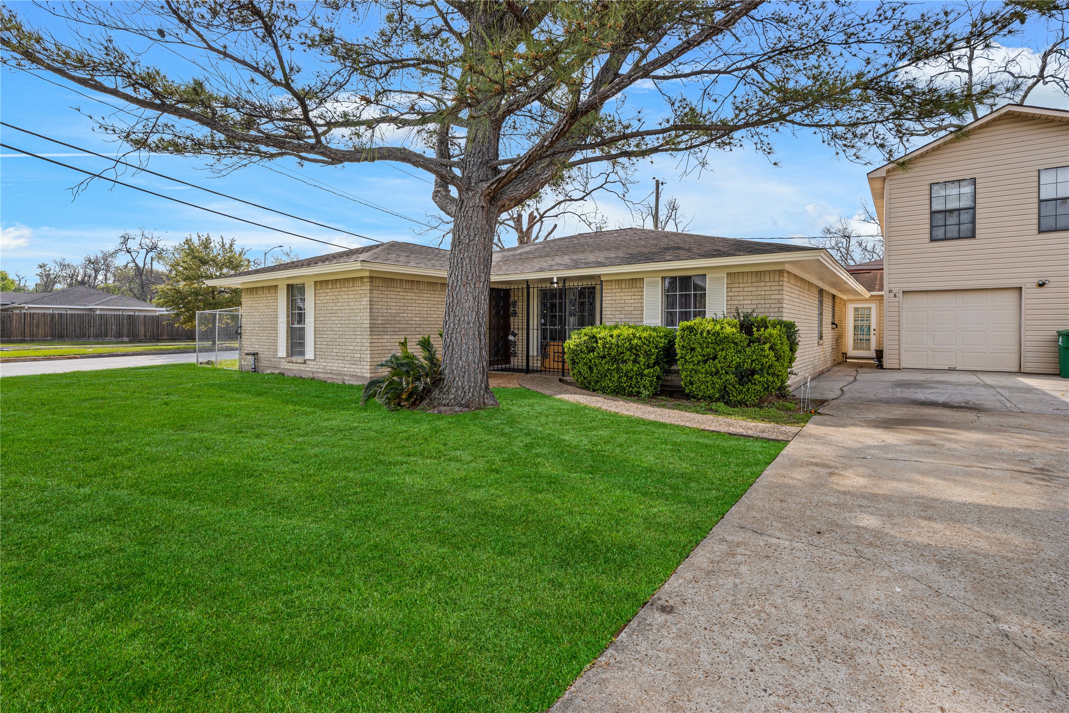 70 Annette Lane Houston, TX 77076 - Photo 1 of 19