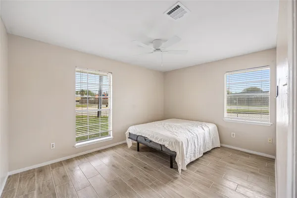 $1,800 | 70 Annette Lane, Houston, TX 77076