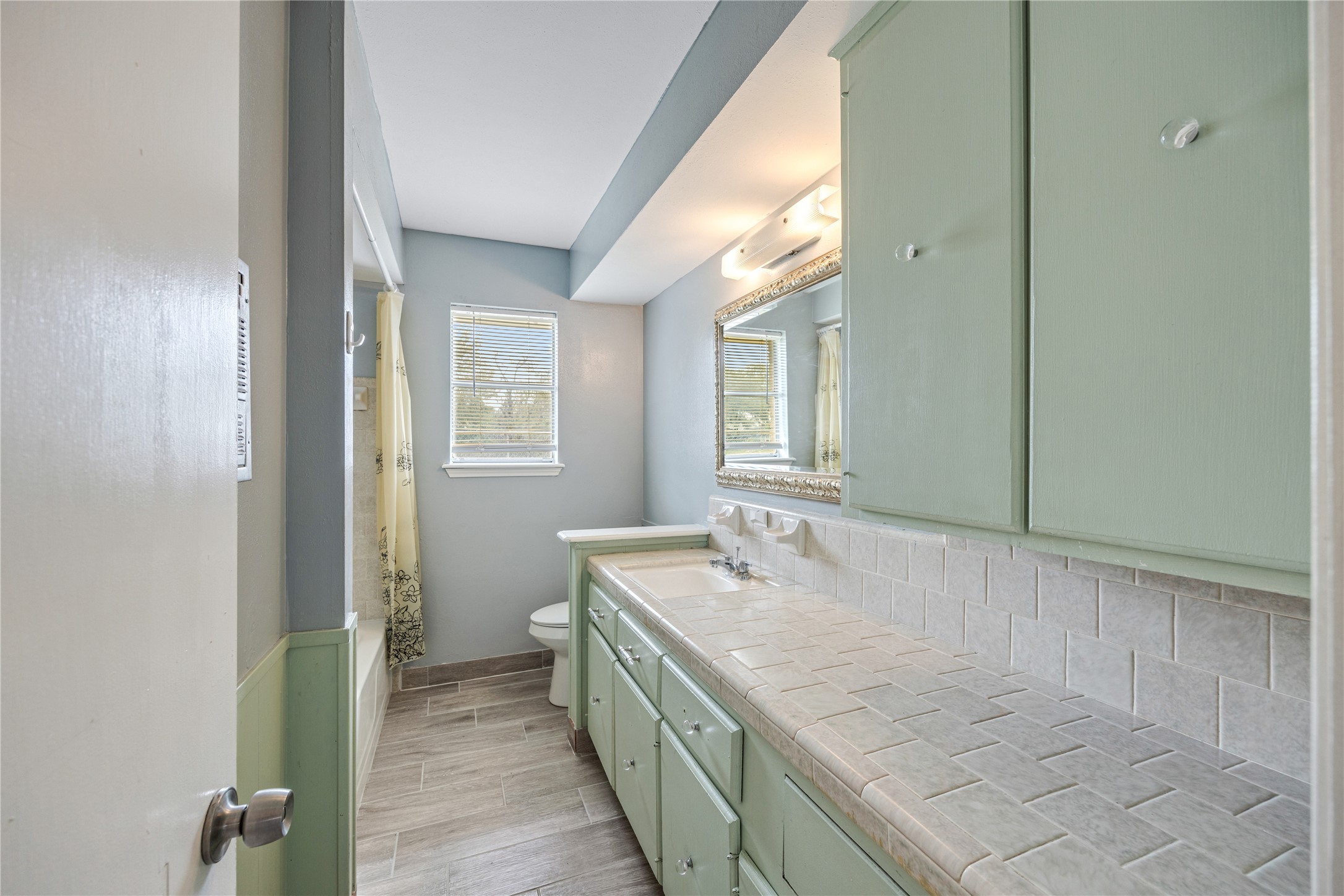 70 Annette Lane Houston, TX 77076 - Photo 13 of 19