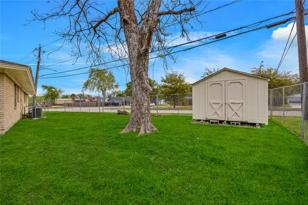 $1,800 | 70 Annette Lane, Houston, TX 77076