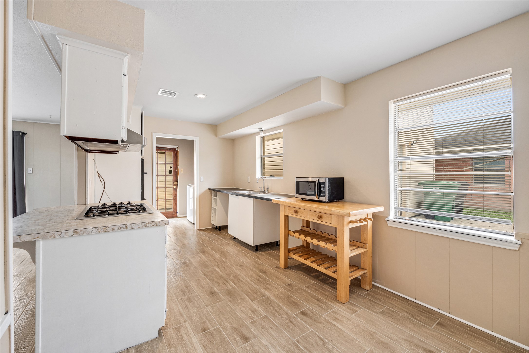 70 Annette Lane Houston, TX 77076 - Photo 9 of 19