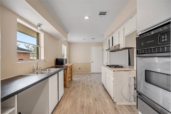 $1,800 | 70 Annette Lane, Houston, TX 77076