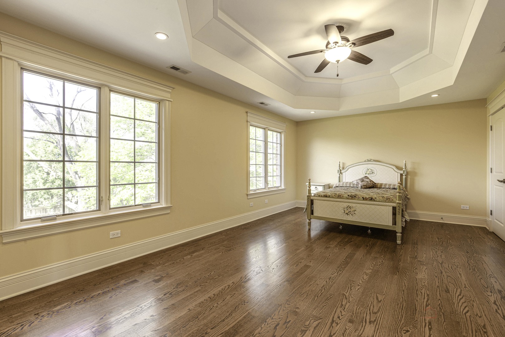 214 Linden Road Northbrook, IL 60062 - Photo 32 of 56 a living room with furniture and wooden floor
