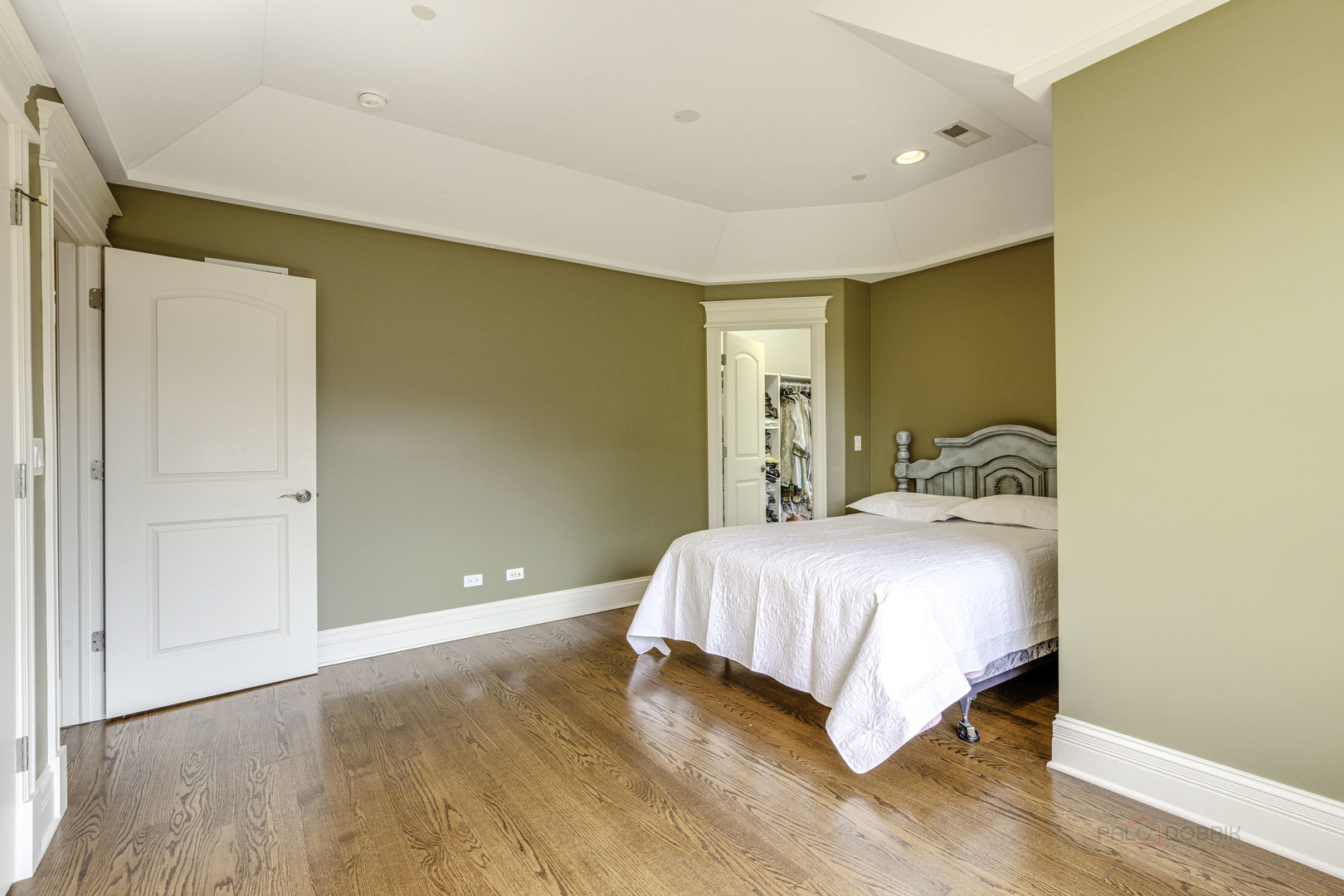 214 Linden Road Northbrook, IL 60062 - Photo 36 of 56 a bedroom with a bed and a night stand