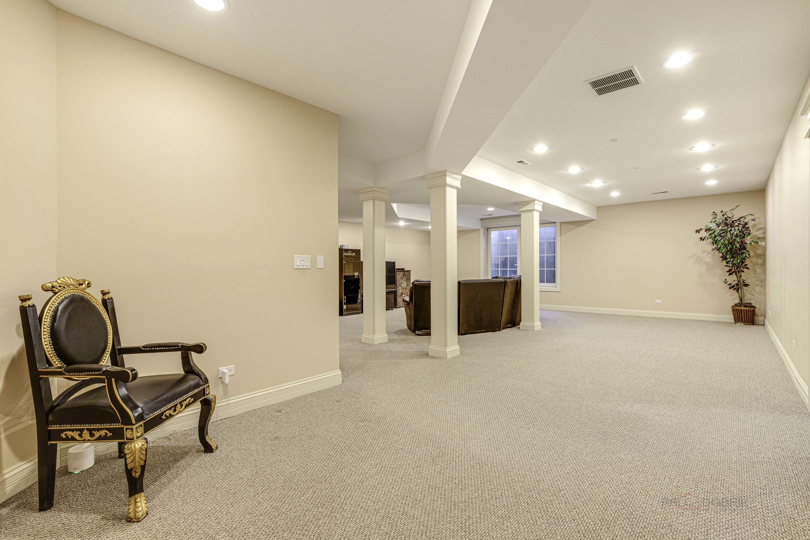 214 Linden Road Northbrook, IL 60062 - Photo 41 of 56 a view of a workspace