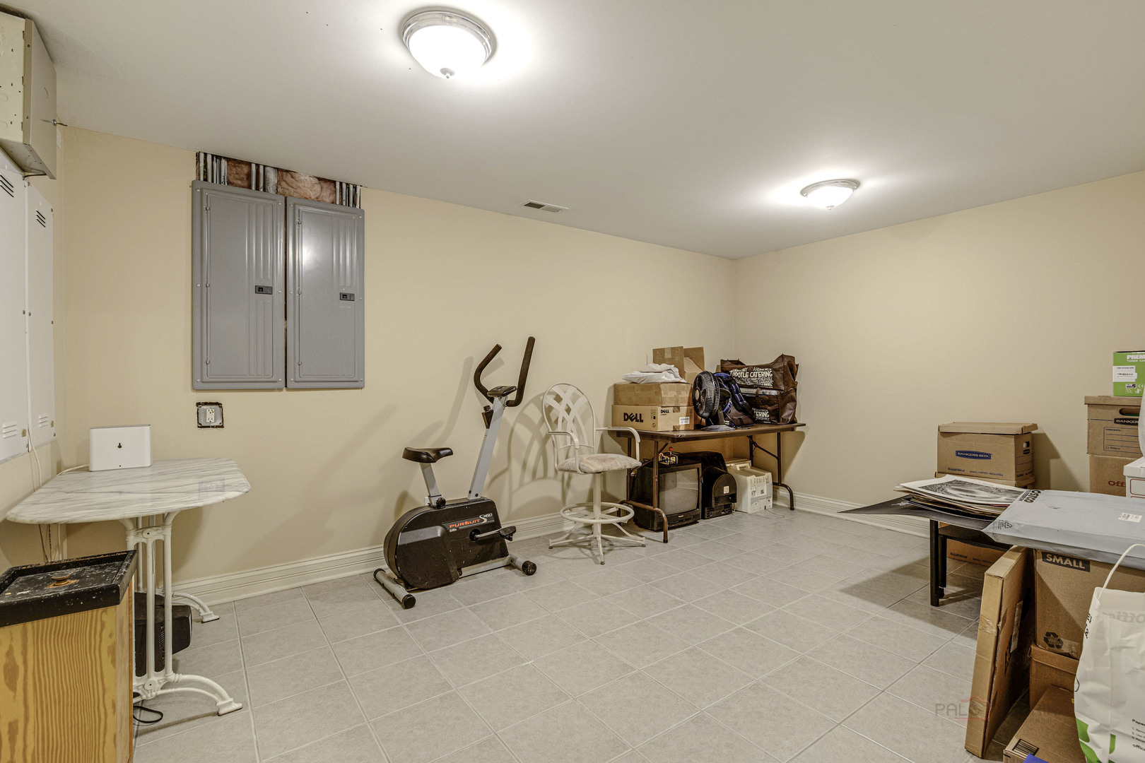 214 Linden Road Northbrook, IL 60062 - Photo 44 of 56 a room with a table chairs and a workspace