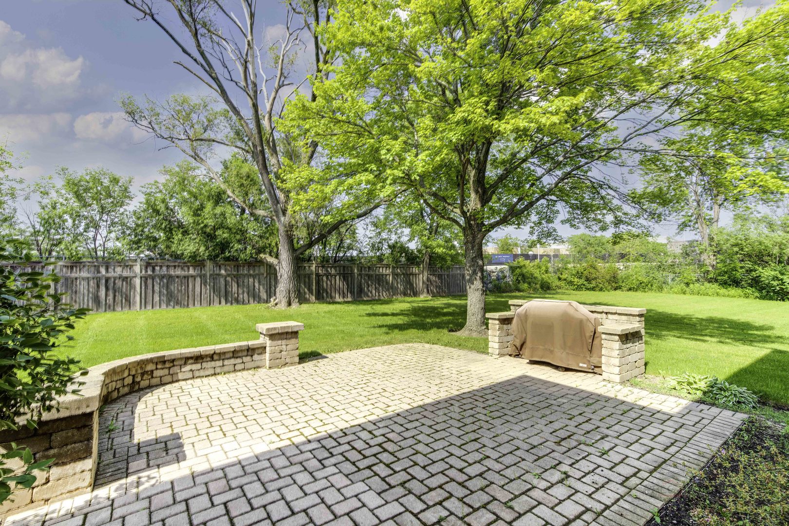 214 Linden Road Northbrook, IL 60062 - Photo 48 of 56 a garden view with a seating space
