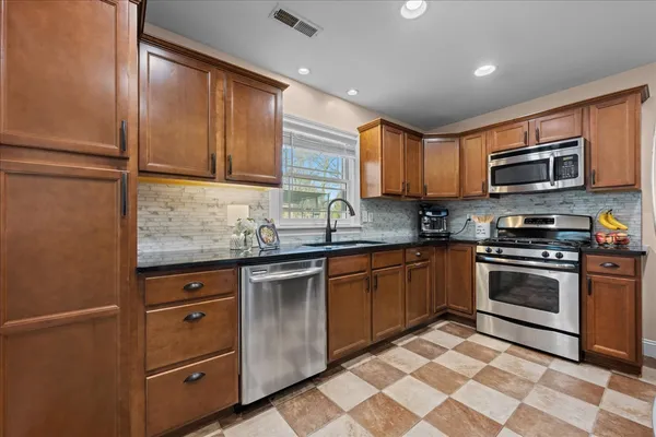 $395,000 | 612 Illinois Street, Geneva, IL 60134