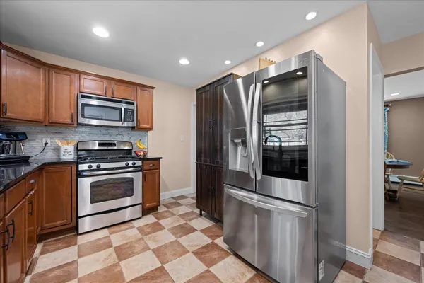 $395,000 | 612 Illinois Street, Geneva, IL 60134