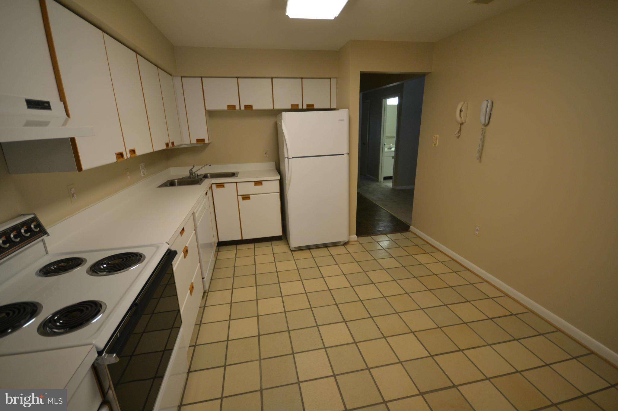 2135 Woodbox Lane, Unit B Baltimore, MD 21209 - Photo 6 of 13 Kitchen