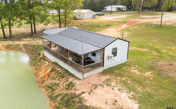 a view of a swimming pool with yard
