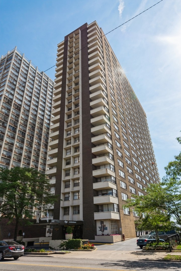 6157 North Sheridan Road, Unit 19J Chicago, IL 60660 - Photo 1 of 12