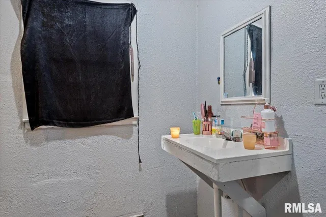 $176,900 | 922-924 North 4th Street, Springfield, IL 62702