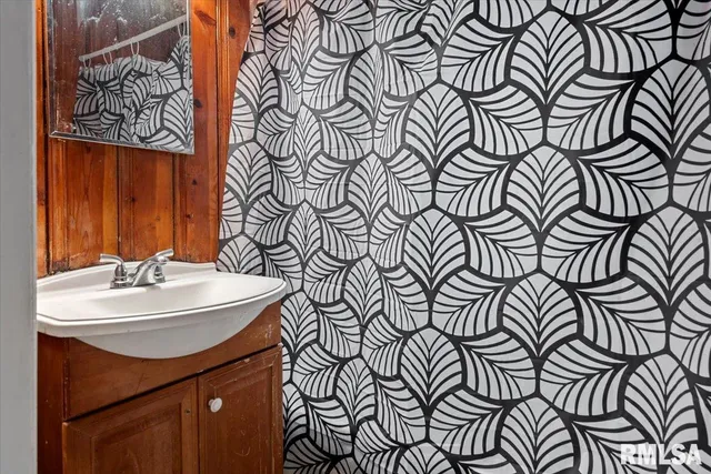 $176,900 | 922-924 North 4th Street, Springfield, IL 62702