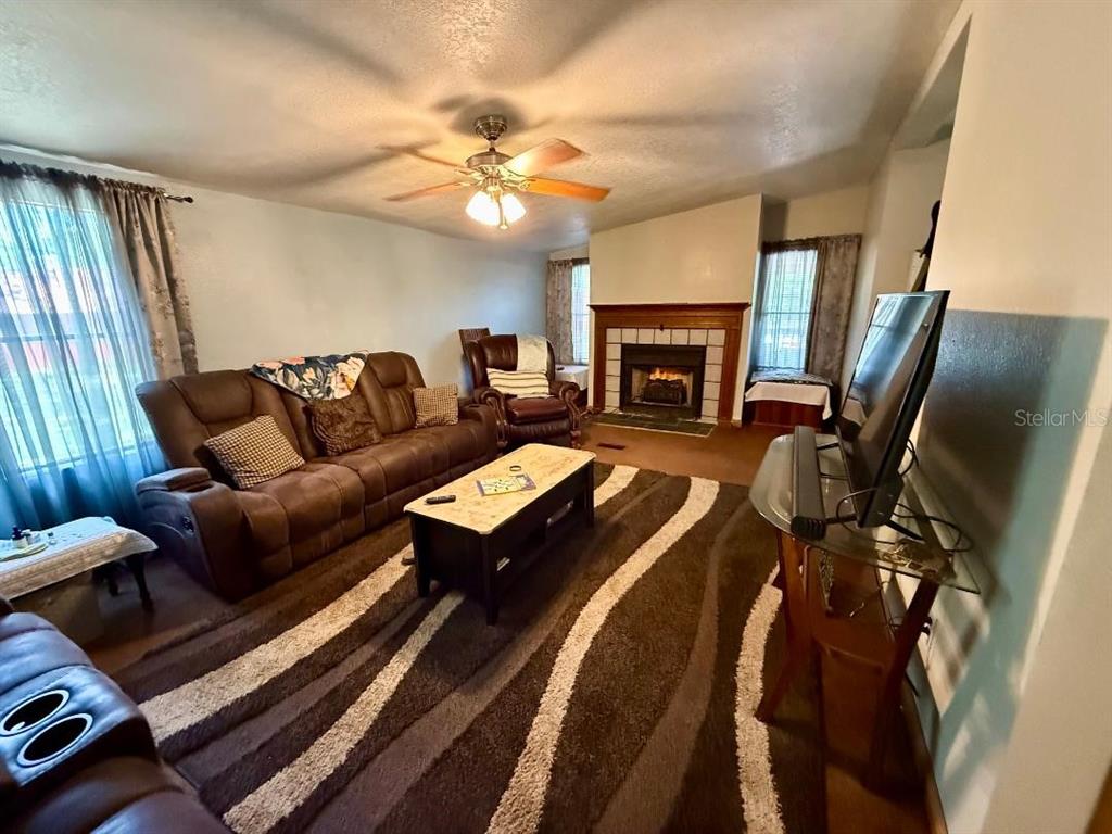 11340 Southwest 28th Way Webster, FL 33597 - Photo 3 of 34