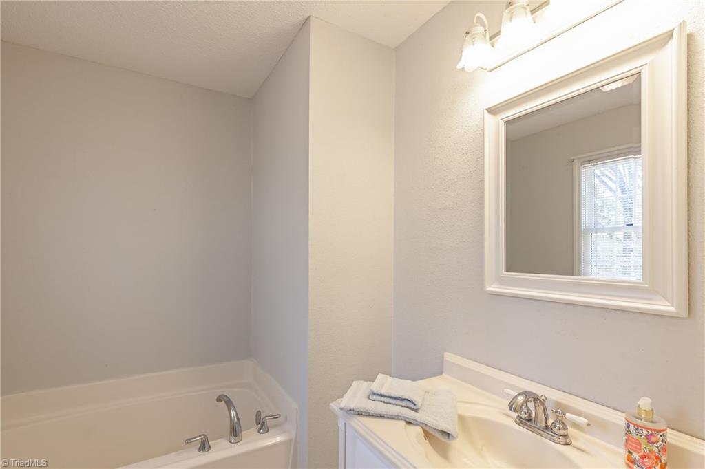 6738 Alley Road Summerfield, NC 27358 - Photo 12 of 13 Gallery Image 12