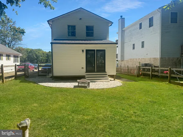 a front view of house with yard