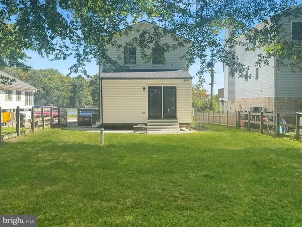 a view of a house with a backyard