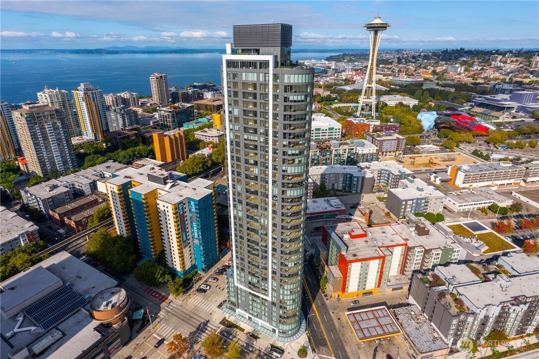 2510 6th Avenue, Unit 3801 Seattle, WA 98121 - Photo 2 of 40 a picture of city view