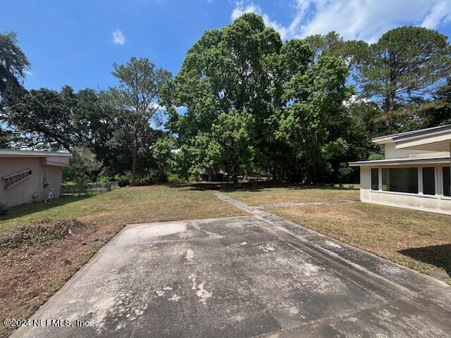 7931 Breezy Point Road East Melrose, FL 32666 - Photo 5 of 16 Backyard 1