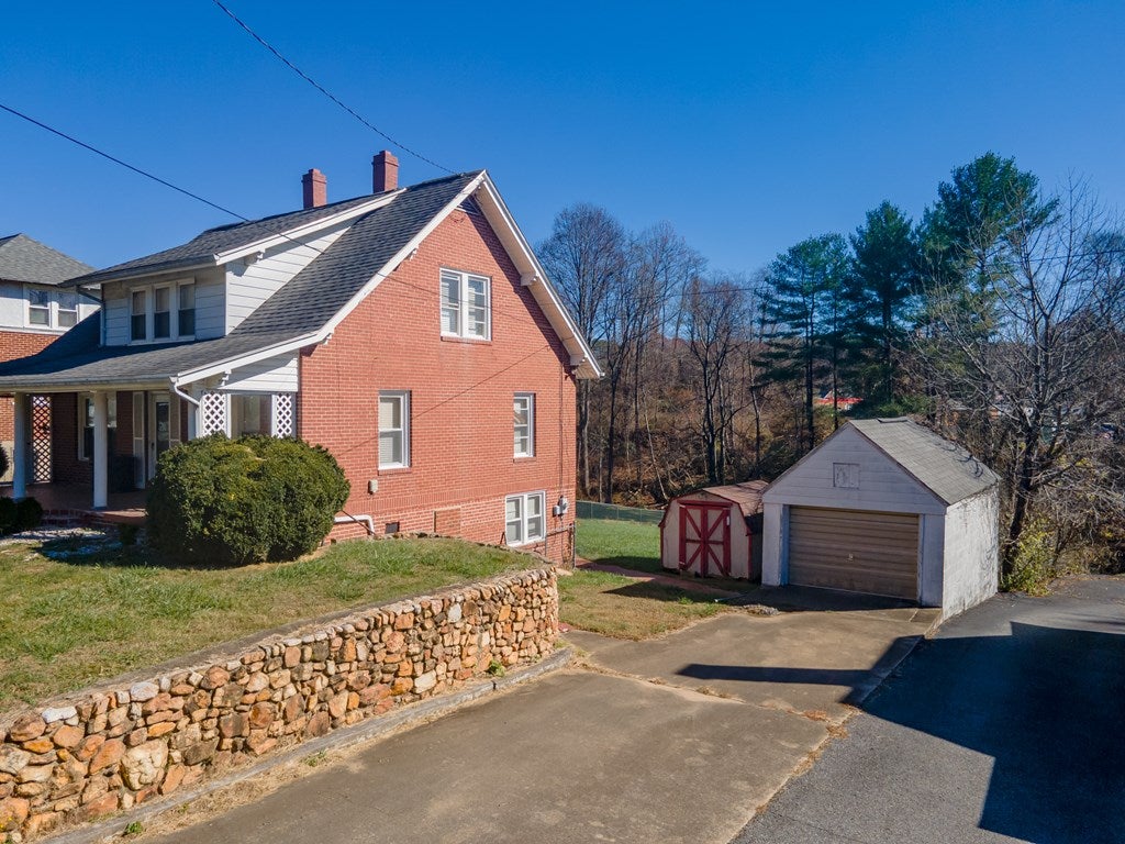 611 Glendale Road Galax, VA 24333 - Photo 18 of 64 Gallery Image 18