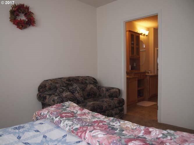 21 South Appleman Road Tygh Valley, OR 97063 - Photo 7 of 18 Primary Bedroom