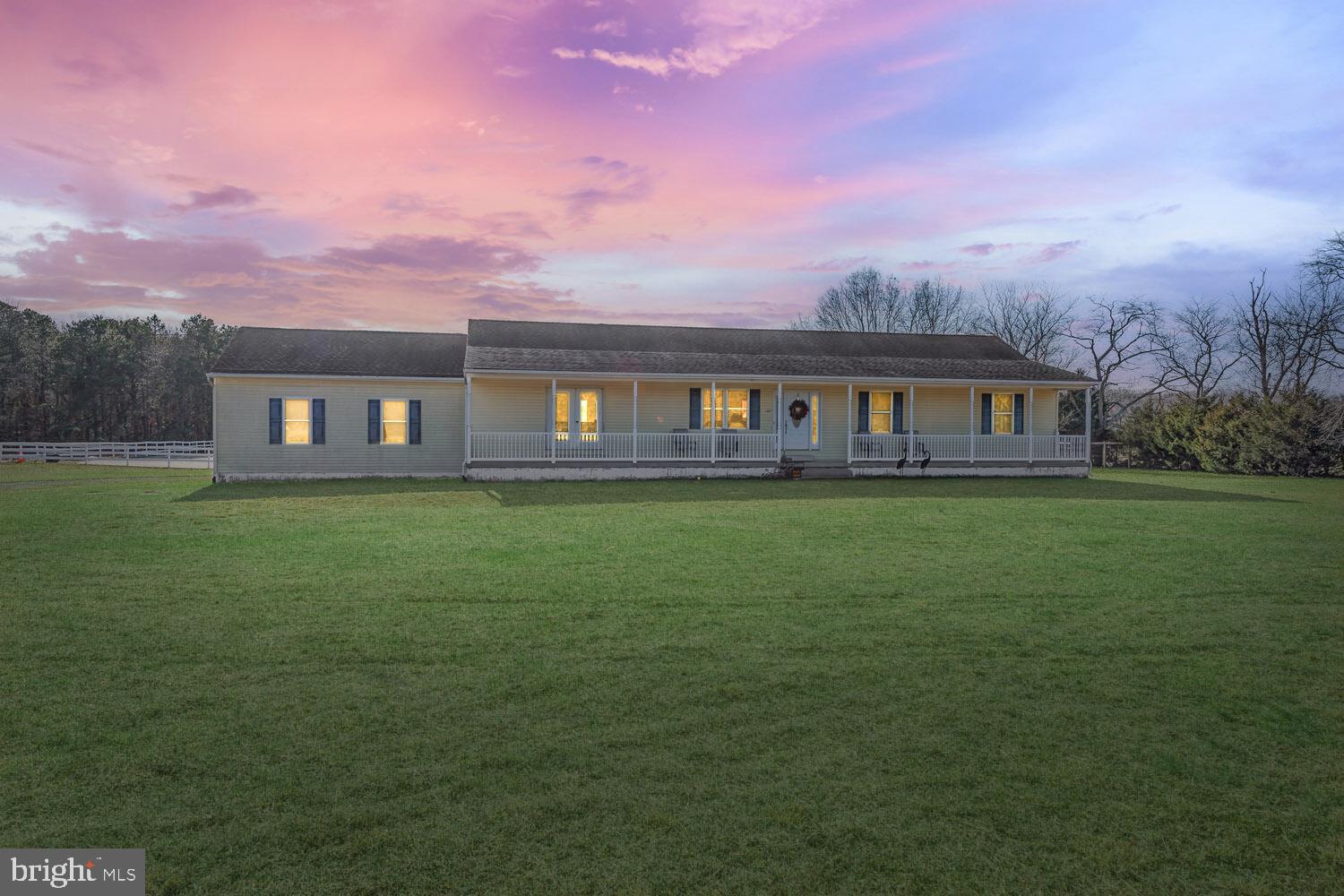 Pretty ranch home-2 car side entry garage
