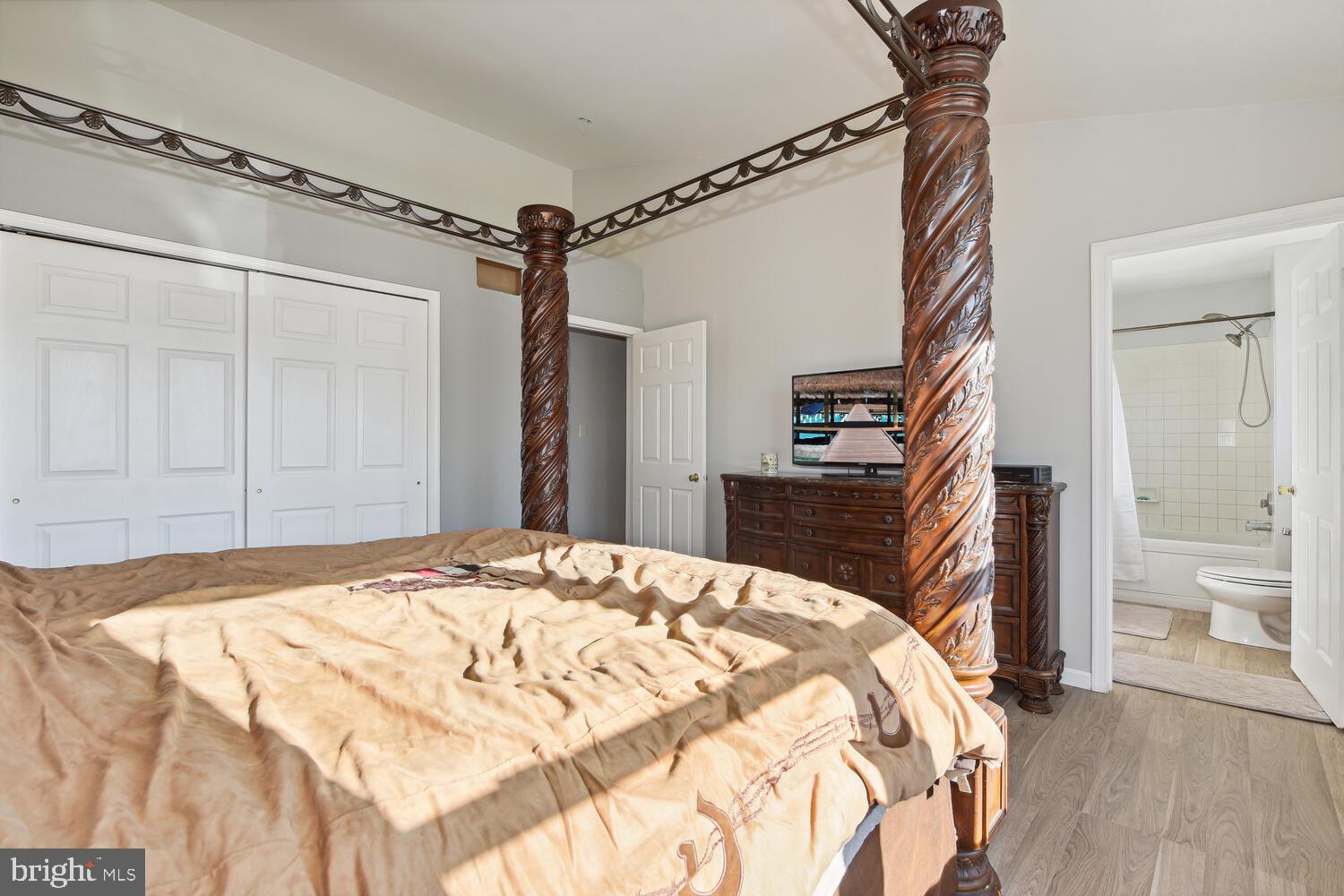 1007 Lincoln Avenue Atco, NJ 08004 - Photo 19 of 47 vaulted ceiling