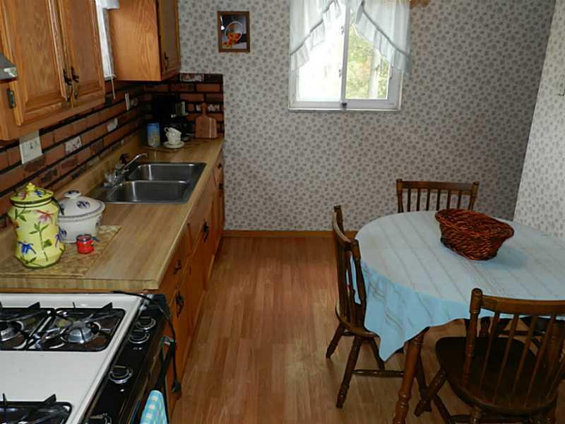 1709 Hollyrood Road Baldwin, PA 15227 - Photo 9 of 14 Kitchen.