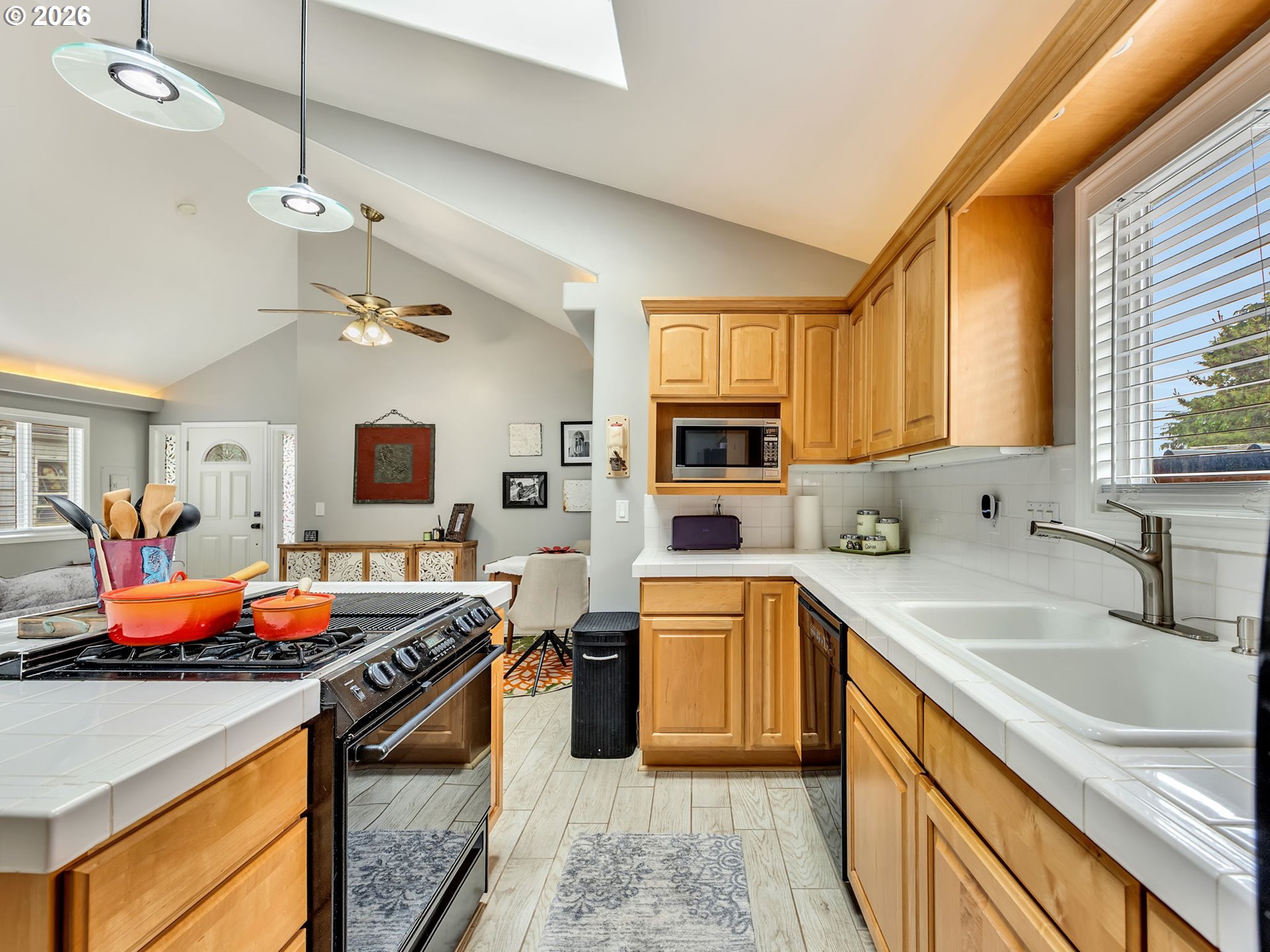 136B 3rd Avenue Seaside, OR 97138 - Photo 20 of 38 Kitchen