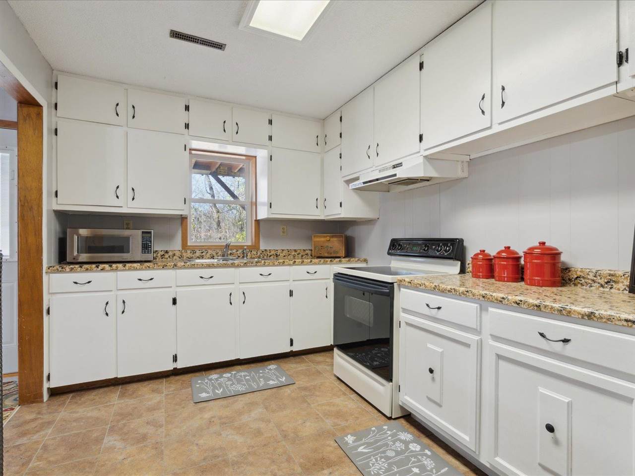 1453 Hickory Hollow Road Solon, IA 52333 - Photo 10 of 13 Gallery Image 10
