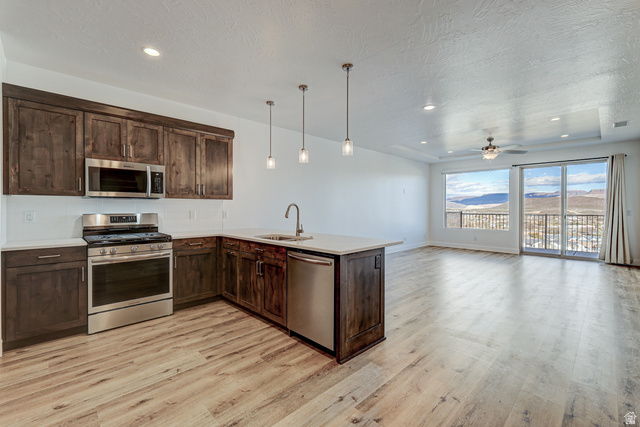 2072 W. 320 S. Hurricane, UT 84737 - Photo 12 of 46 Great Room with VIEWS!