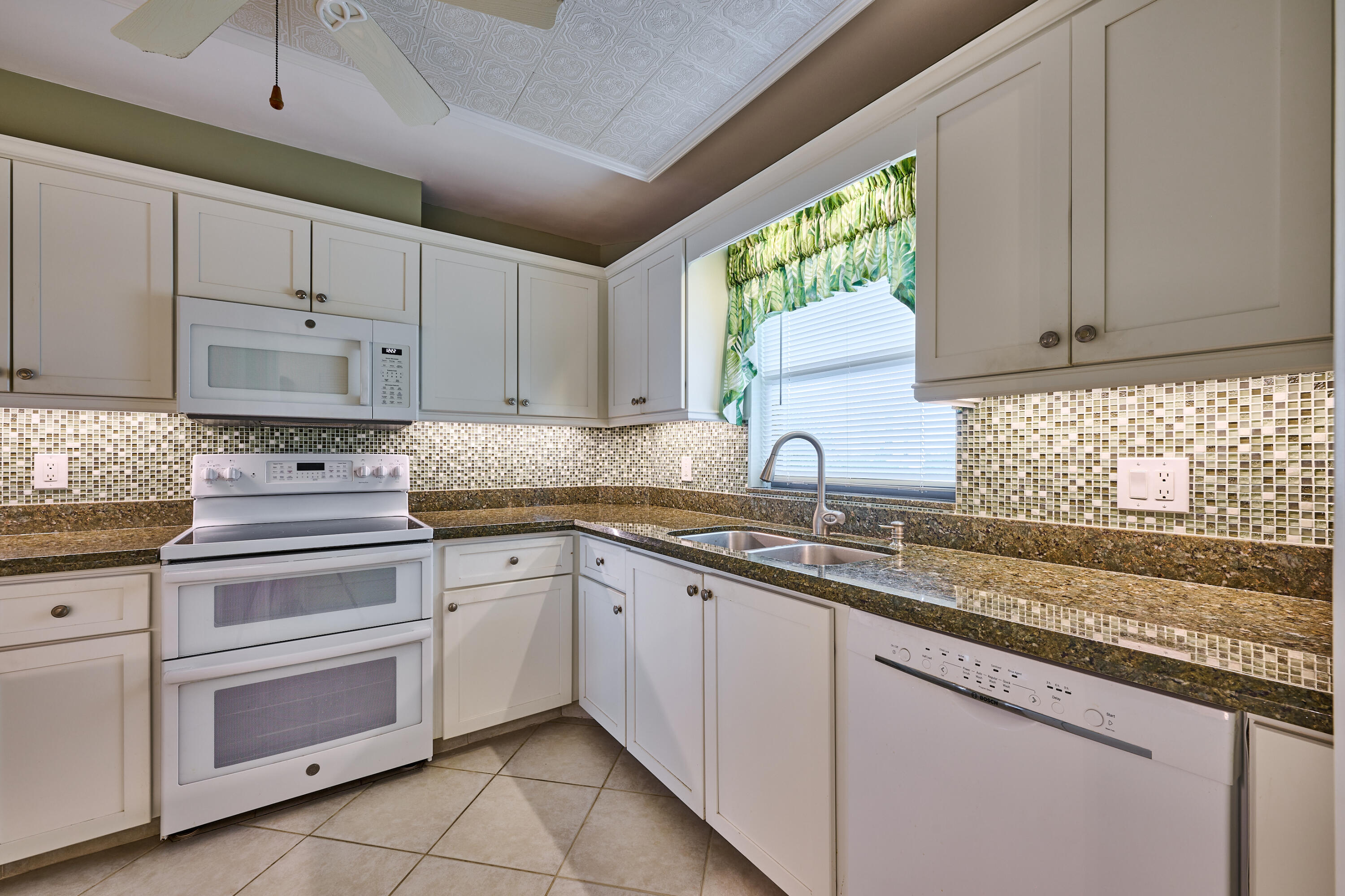 200 Intracoastal Place, Unit 402 Jupiter, FL 33469 - Photo 17 of 39 © PYL 0004 1